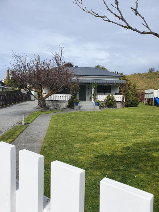 Ludstone Villa - A Charming Family Home Kaikoura Exteriör bild