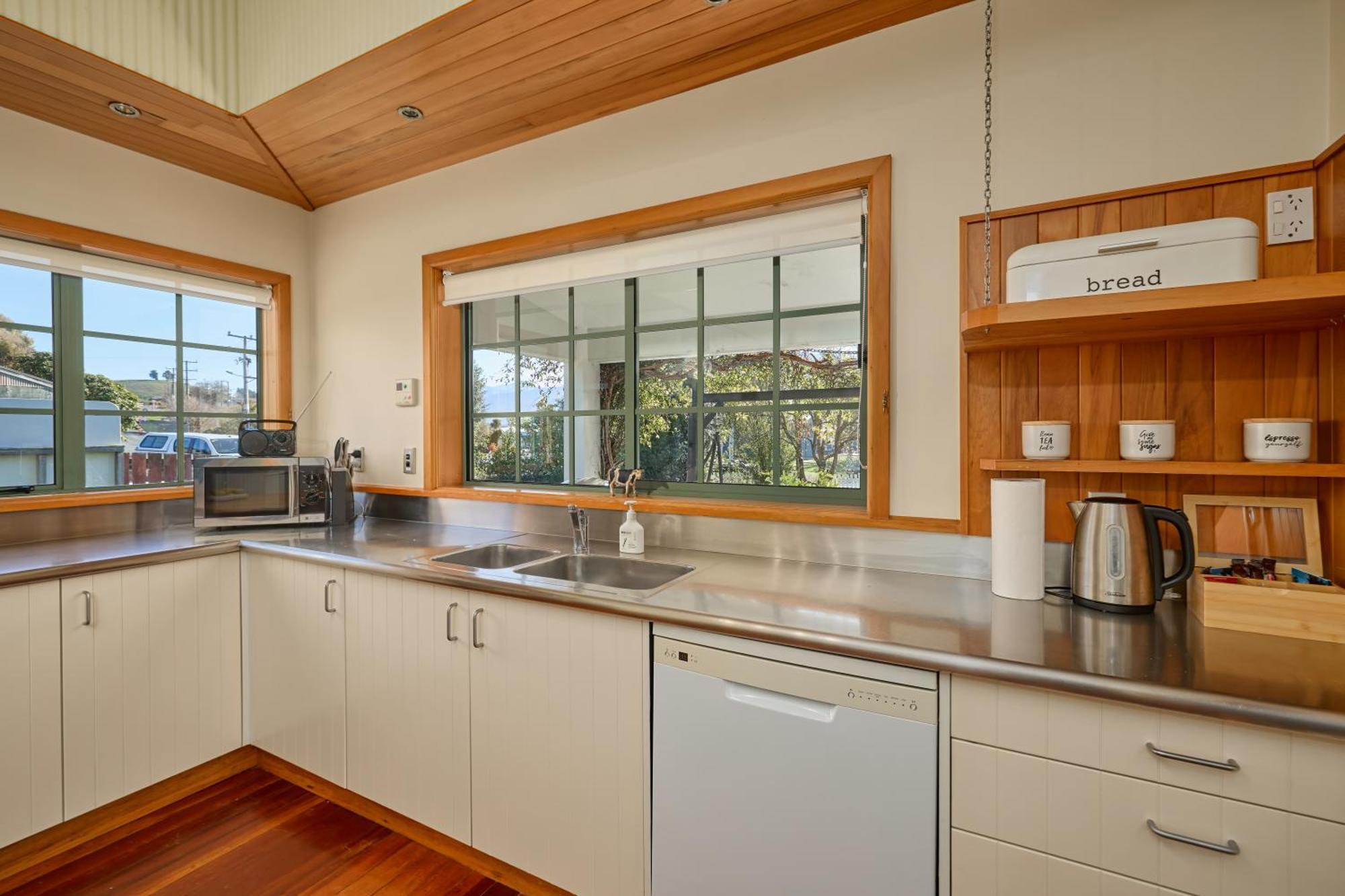 Ludstone Villa - A Charming Family Home Kaikoura Exteriör bild