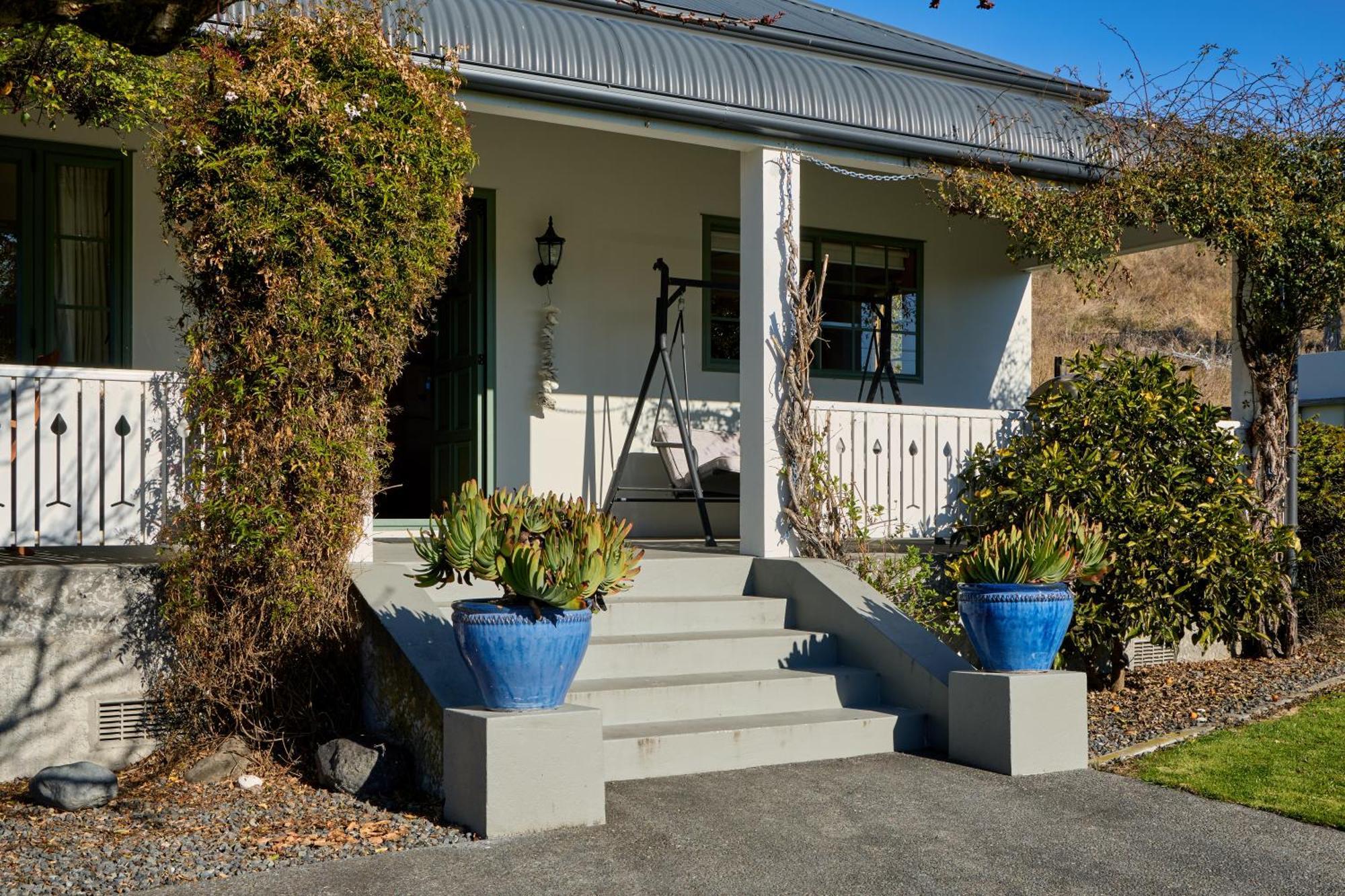 Ludstone Villa - A Charming Family Home Kaikoura Exteriör bild